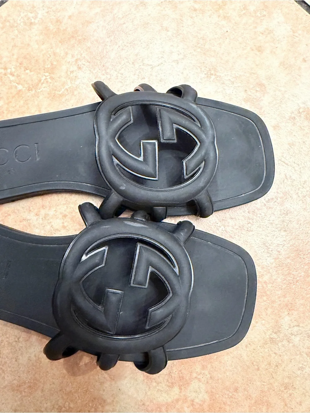 Gucci Black Rubber Interlocking G Slide Sandals - Picture 2 of 4